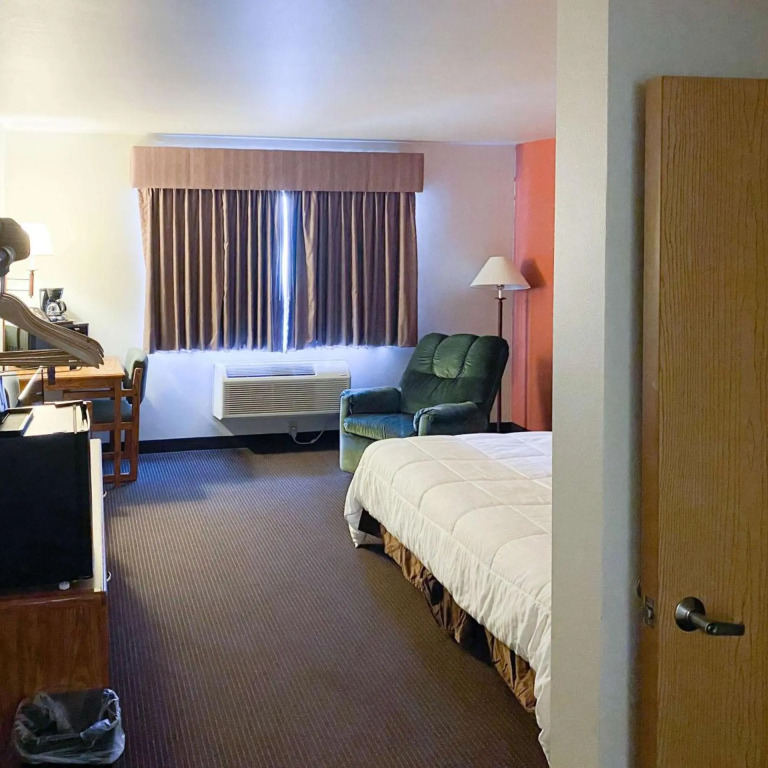 Motel 6 Norway MI
