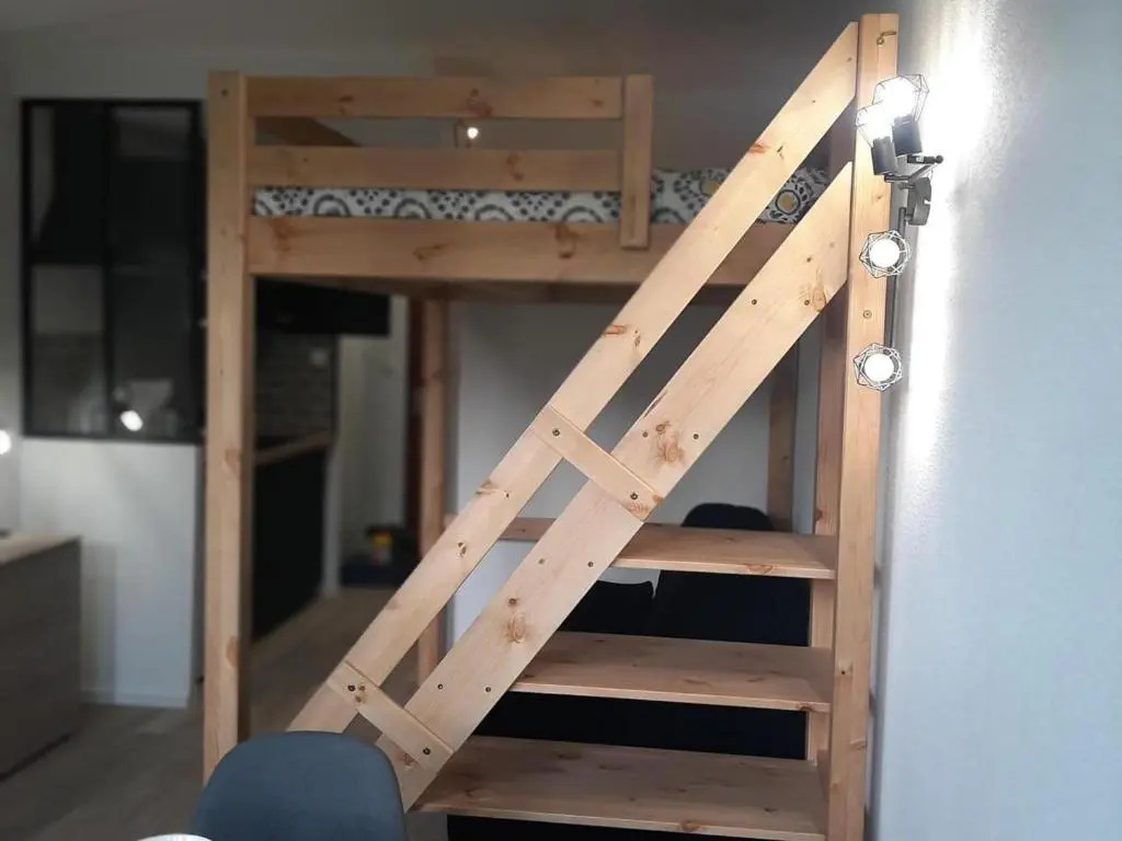 Appartement rénové 20m² au pied des pistes avec balcon et parking gratuit - FR-1-515-110