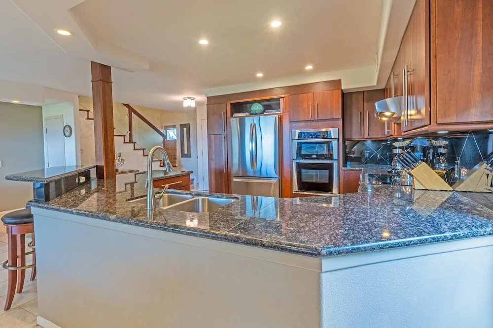 Ocean View Kaanapali Condo w 2 Lanais Loft AC Pool Walk to Beach