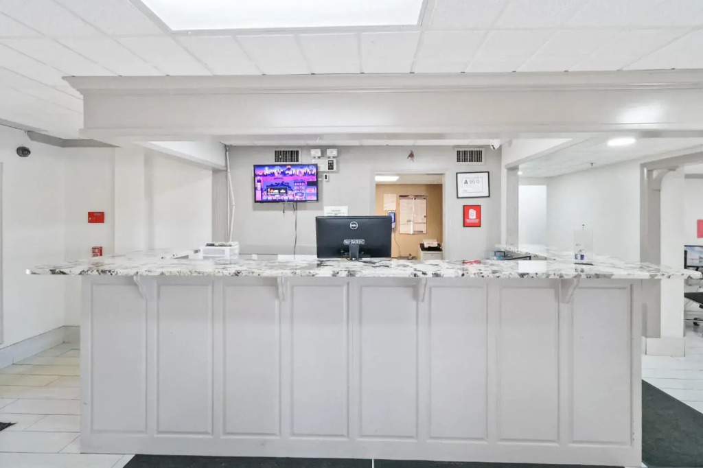 Red Roof Inn & Suites Fayetteville-Fort Bragg