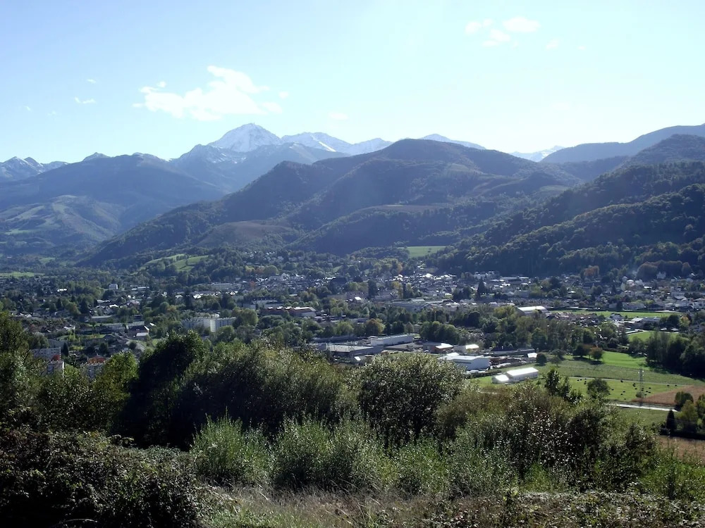 Apartment With one Bedroom in Bagnères-de-bigorre, With Wonderful Mountain View, Terrace and Wifi
