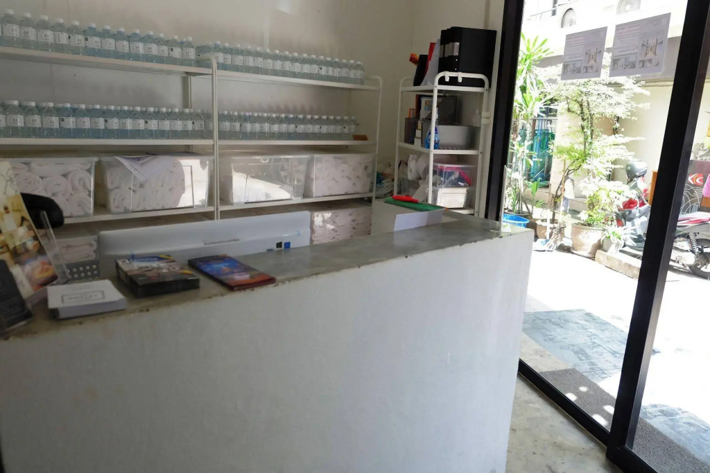 Seek Sleep Hostel