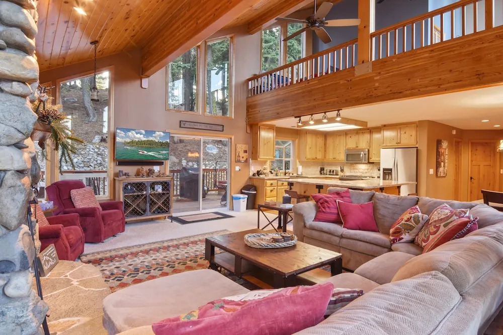 New Listing! Tahoe Donner Ski W/ Hot Tub 3 Bedroom Home