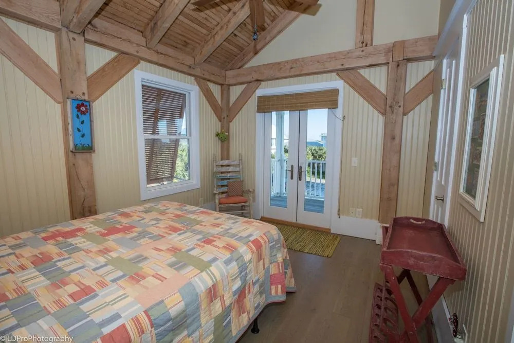 Sugar Shack 4 Bedroom Home by RedAwning