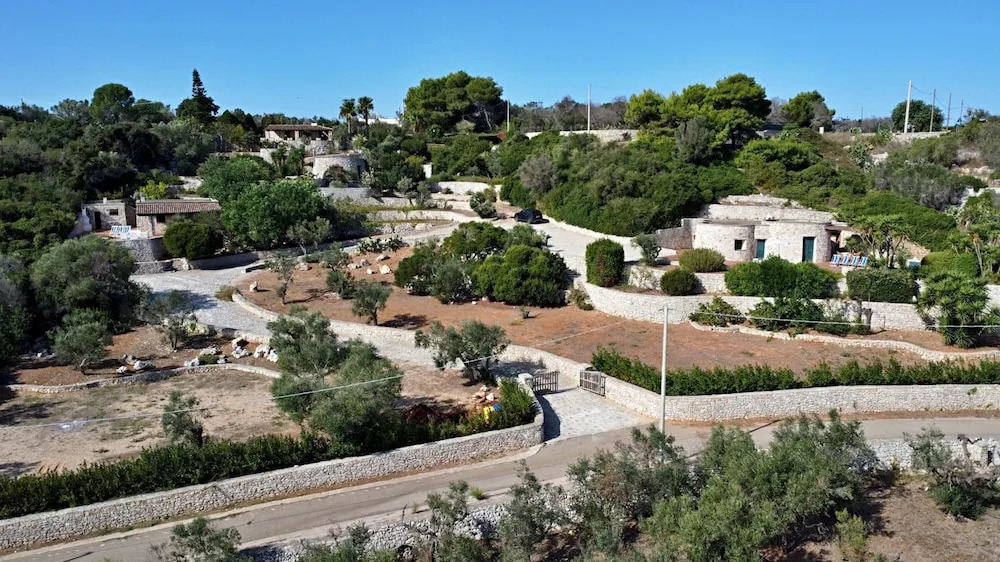 Villa Agapanto - Trullo Anthos con Vista Mare e Giardino Privato