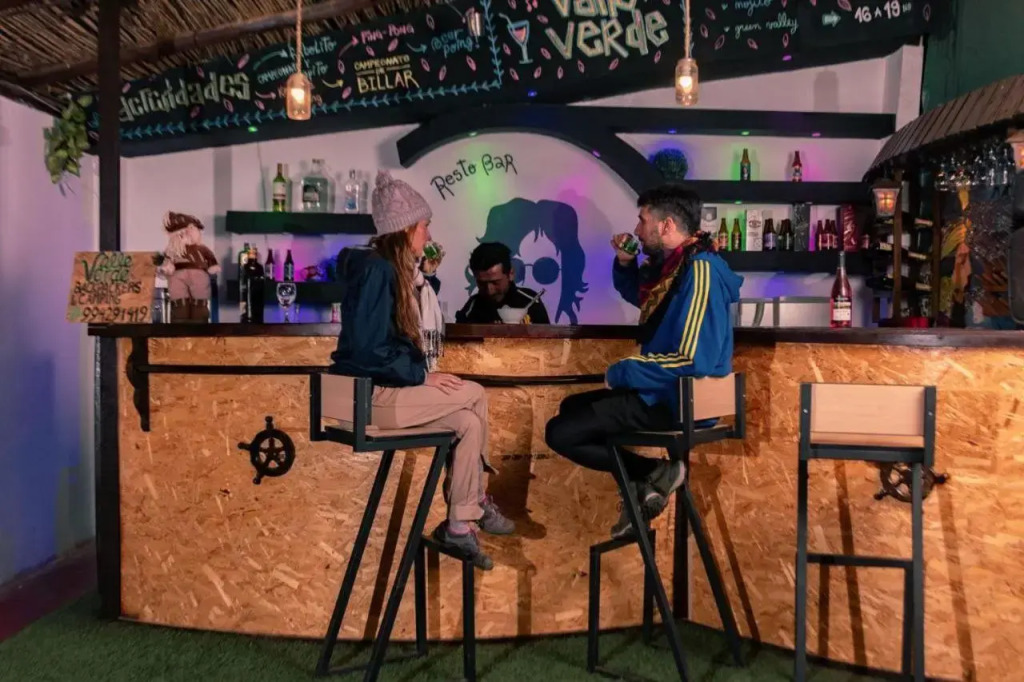 Valle verde, Hostel & camping