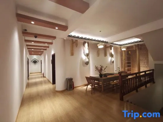 Yunke Riverside Mercure (Liuzhou Sanjiang Drum Tower Fengyu Bridge)