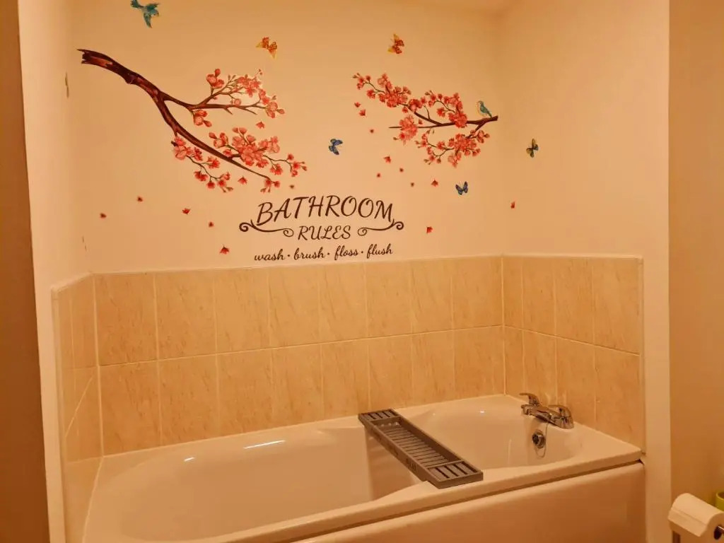 Emerald Blossom-Central Warrington, Luxurious Yet Homely, WiFi, Secure Parking