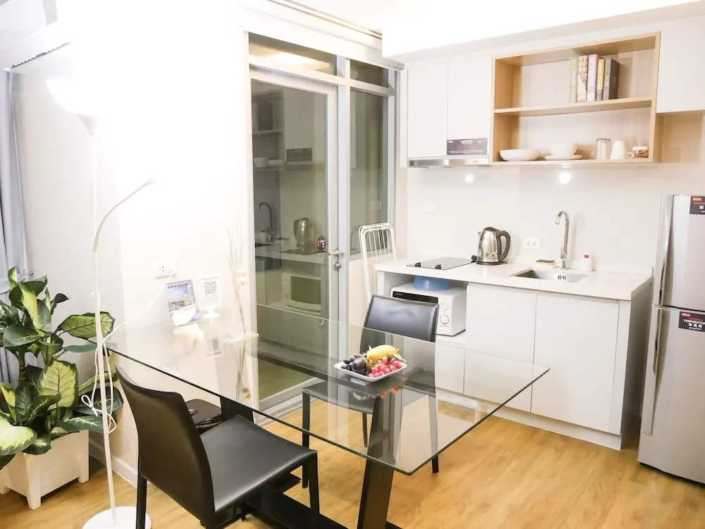 Апартаменты Locals Sathorn Siamese Nang Linchee