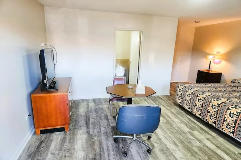Hillside Manor Motel