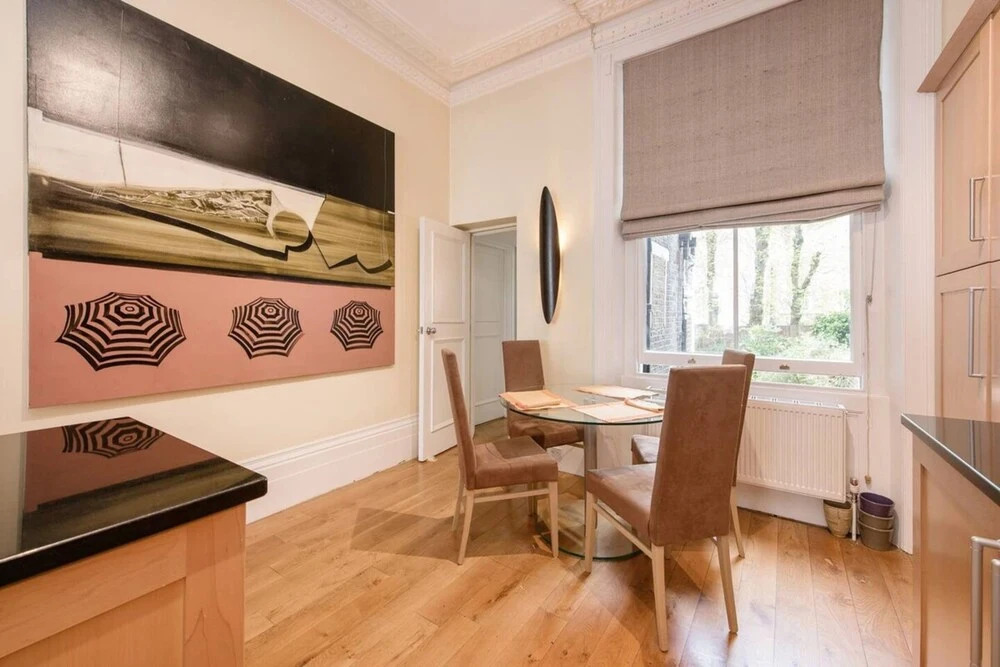 Inviting 1BD Hideaway Kensington Olympia!