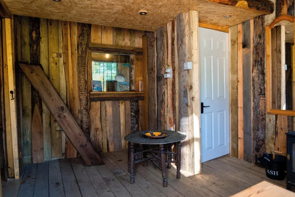 Treehouse Cabin Wilderness Escape