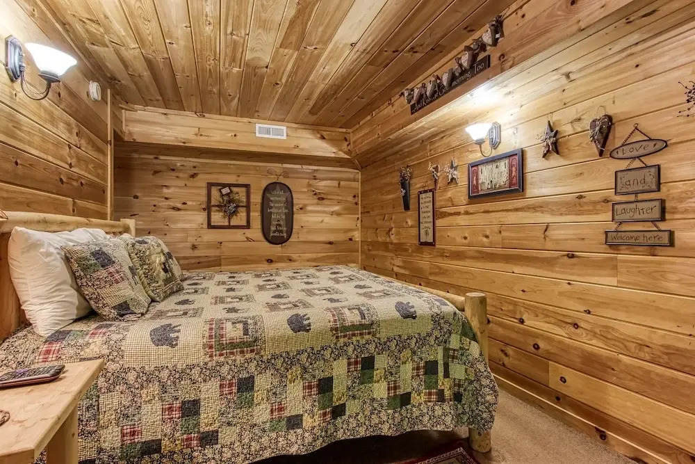 Mystic Mountain - Great Location! Close To All The Action! 2 Bedroom Cabin by RedAwning