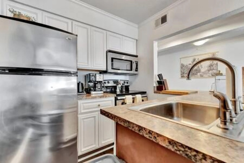 The Hemingway 2bd Tropical Elegance on the Water