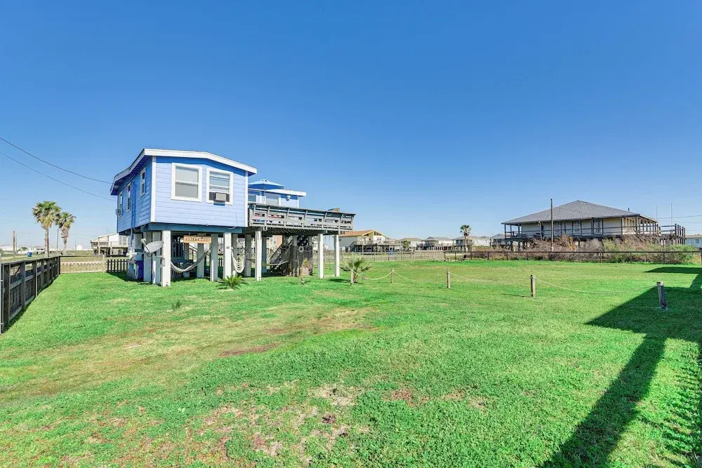 1 Mi to Surfside Beach: Bbq-ready Home in Freeport