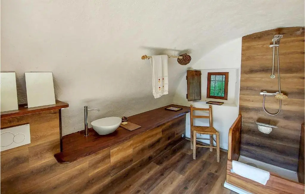 Gorgeous Home In Artò