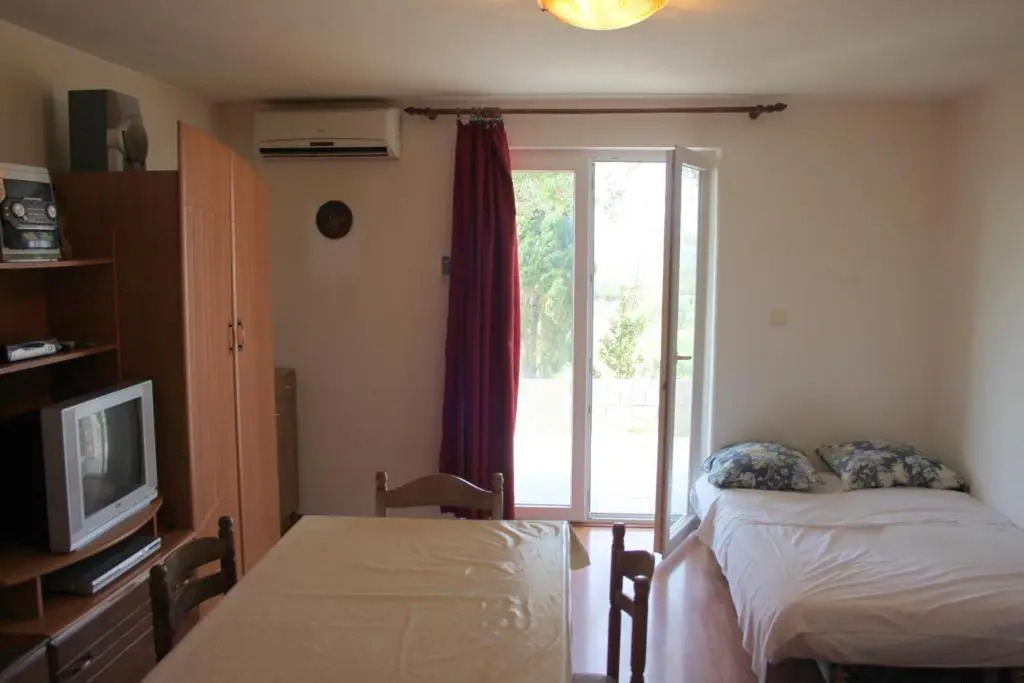 Apartments by the sea Povljana, Pag - 21144