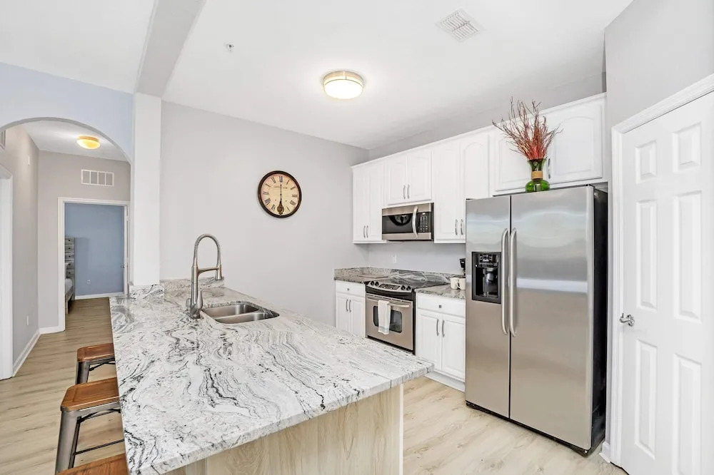 Spacious Condo With Balcony Near Themed Parks! #3vc406