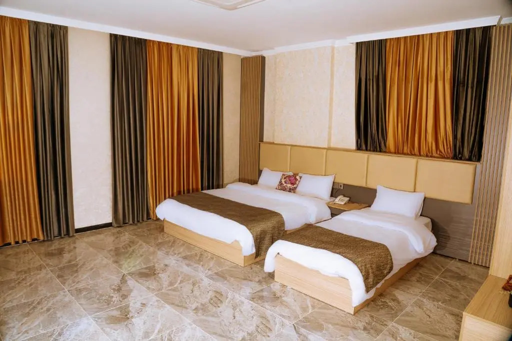 Sarok Hotel