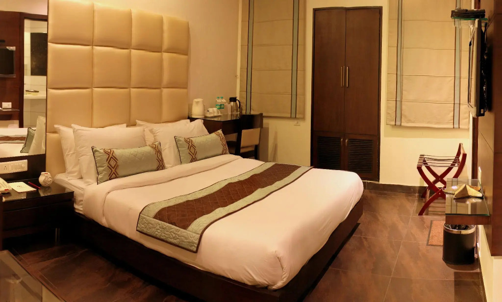 Hotel Amrapali Grand