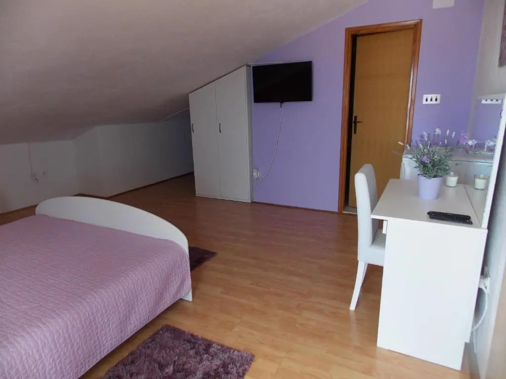 Apartments and Rooms Jasna