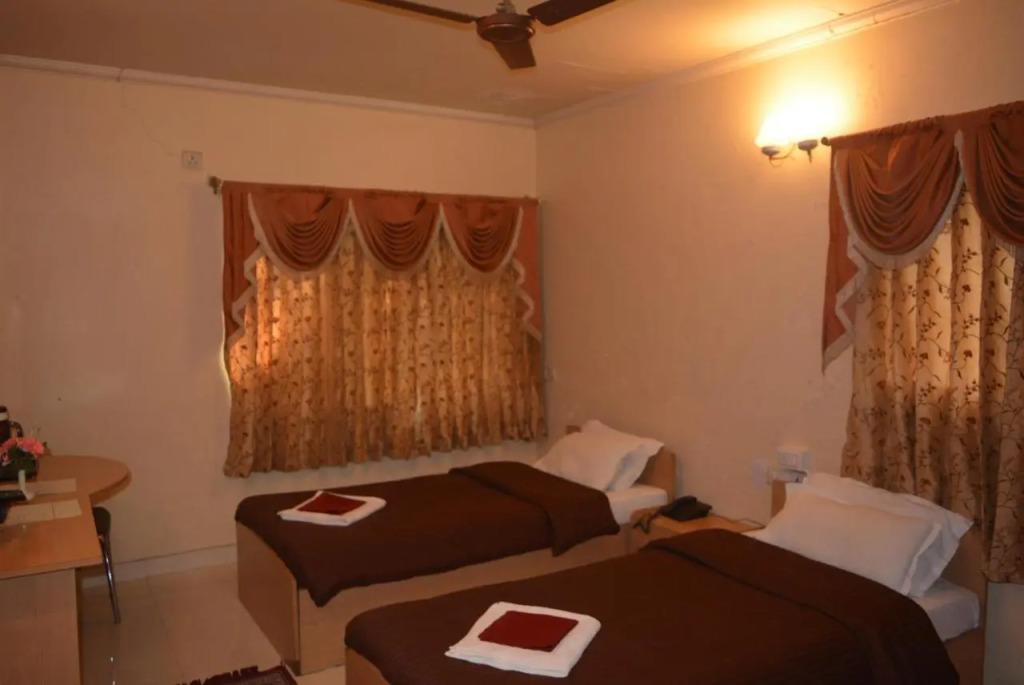Hotel Poonam