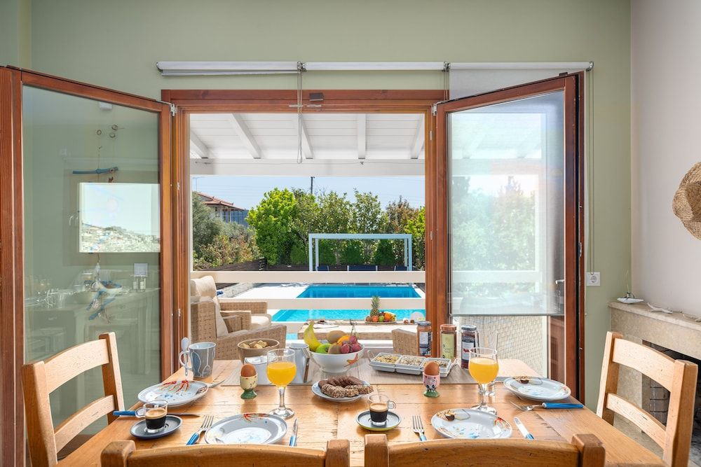 SUN VILLA GLYFADA
