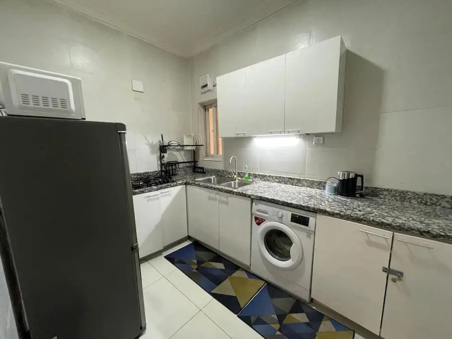 Lovely 2-bedroom condo with free parking and WiFi.