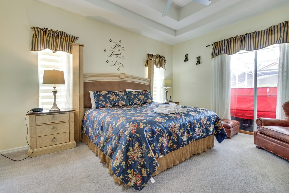 Lanai & Pool: Spacious Villa Near Disney