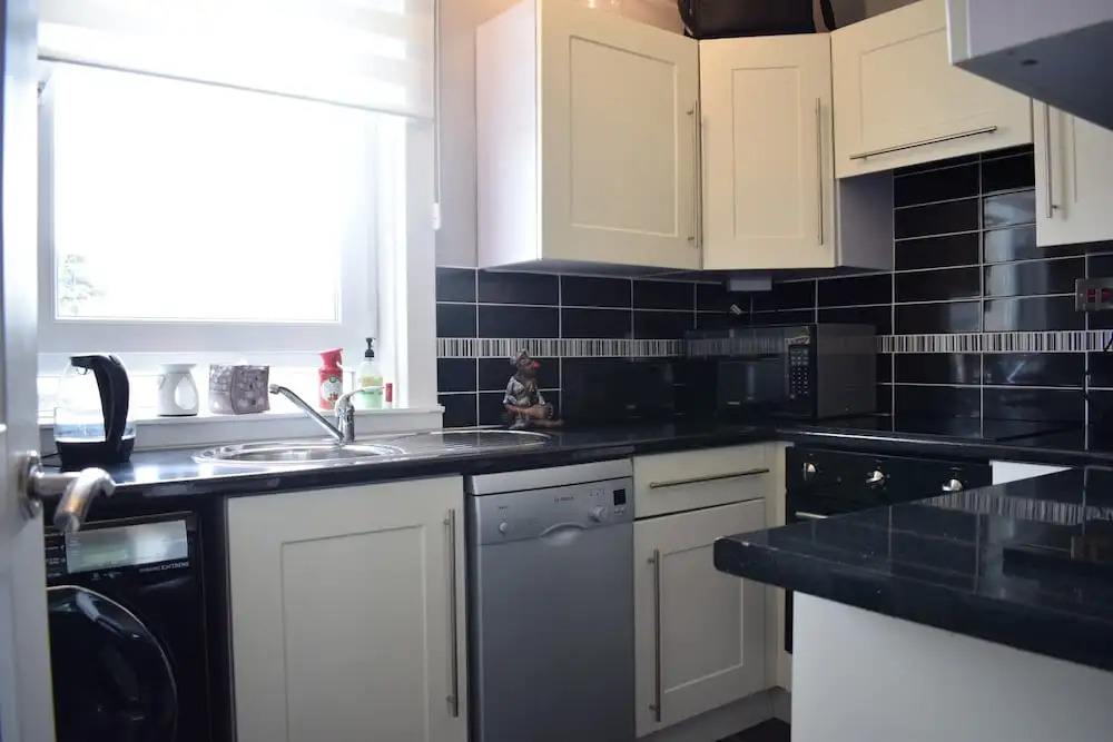 2 Bedroom Edinburgh Apartment Close To Airport