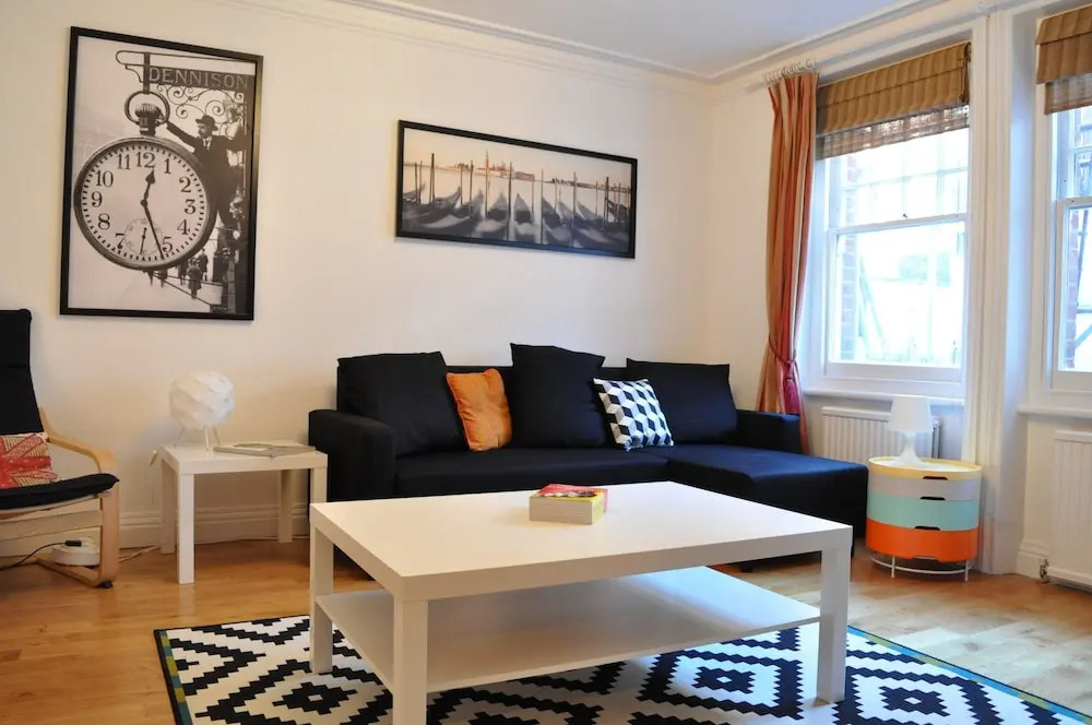 Spacious 2 Bedroom Home In Kensington