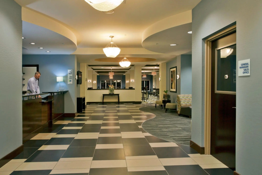 Holiday Inn Express Hotel & Suites Largo-Clearwater by IHG
