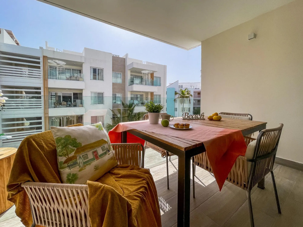 Gorgeous apartment steps from the beach.  B3