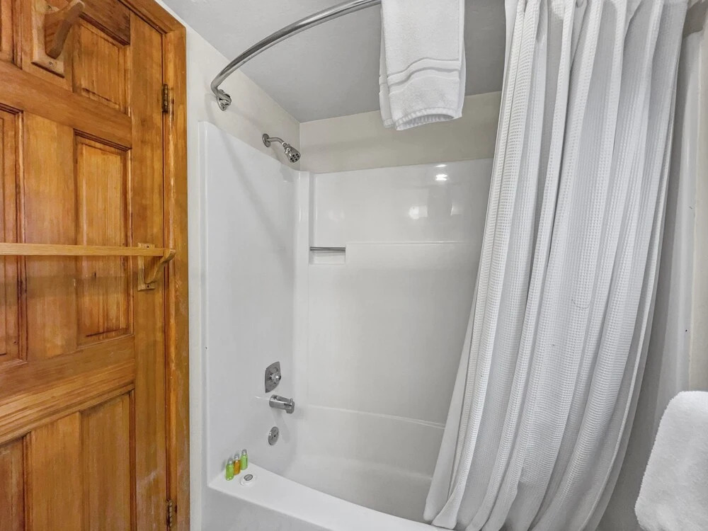 1010 Skiers Paradise At Lowell! Walk To The Slopes Of Park City Mountain! 2 Bedroom Home by RedAwning