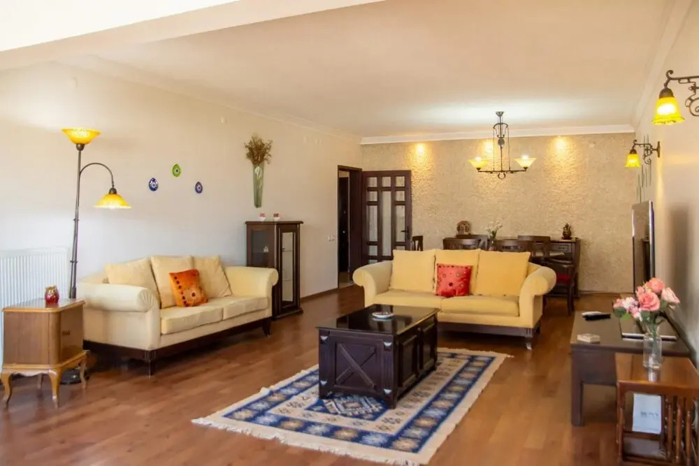 Vibrant Flat Near Trendy Attractions in Karsiyaka