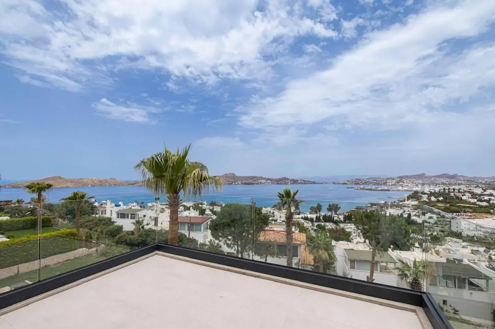 Stunning Villa with Private Pool and Luxuriest Views