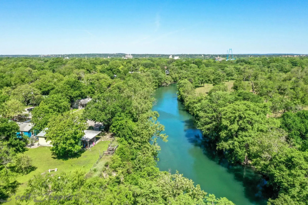Seele Street River Retreat SS B11