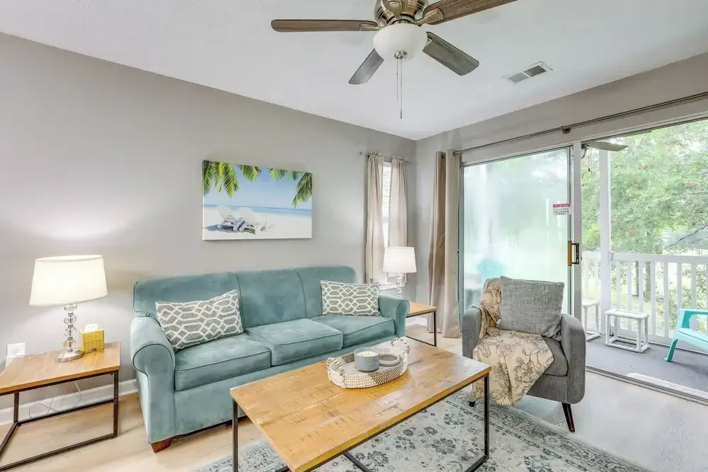 'southern Charm' Condo w/ Pool ~ 4 Mi to Broadway!