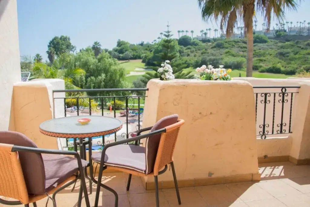 La Duquesa, greatly located 1 bedroom apartment in desirable urbanization, backing to Golf course near the beach LA312