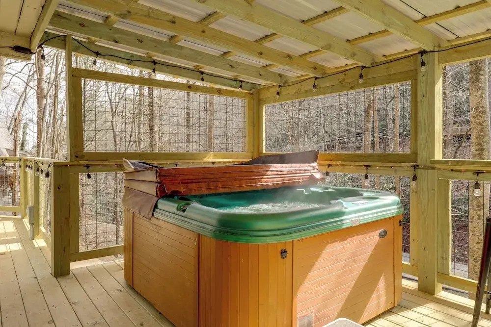 A-frame Gatlinburg Cabin w/ Deck & Private Hot Tub
