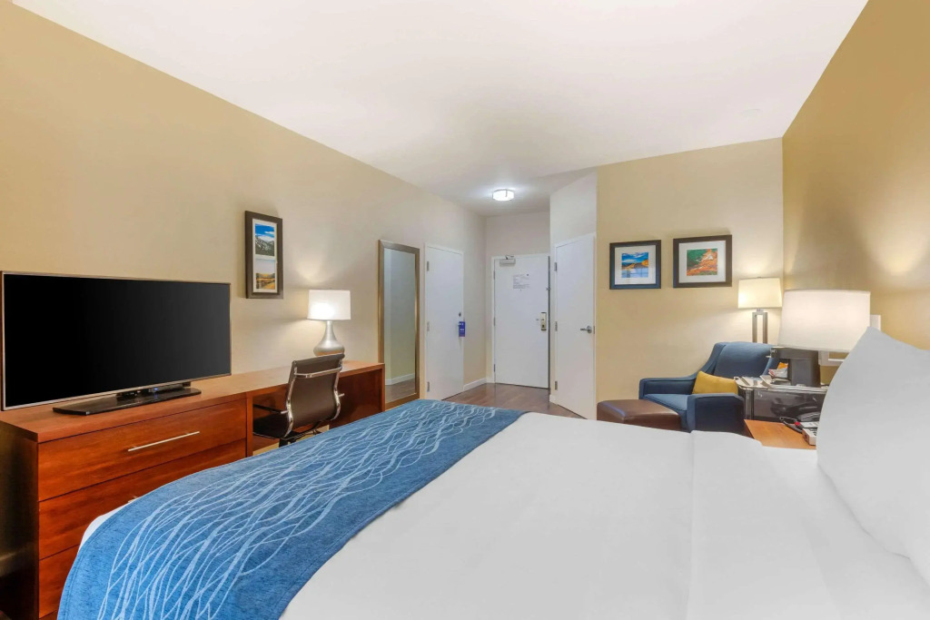 Comfort Inn & Suites Near Ontario Airport