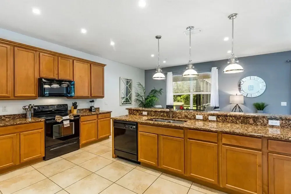 Fabulous Large 6 bed Home With Extended Deck, Private Pool and spa and Conservation View - 469
