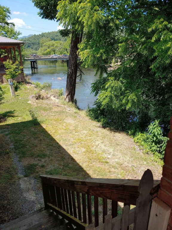 RoseWood Inn