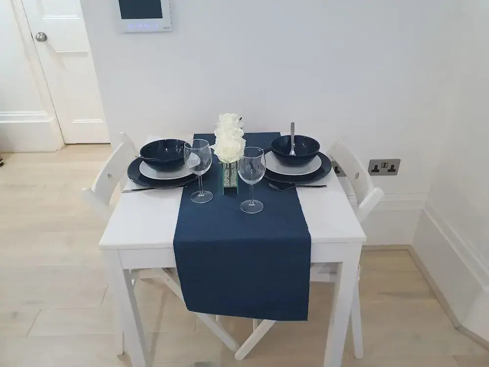 Lux Kings RD City Centre Studio Apartment Reading