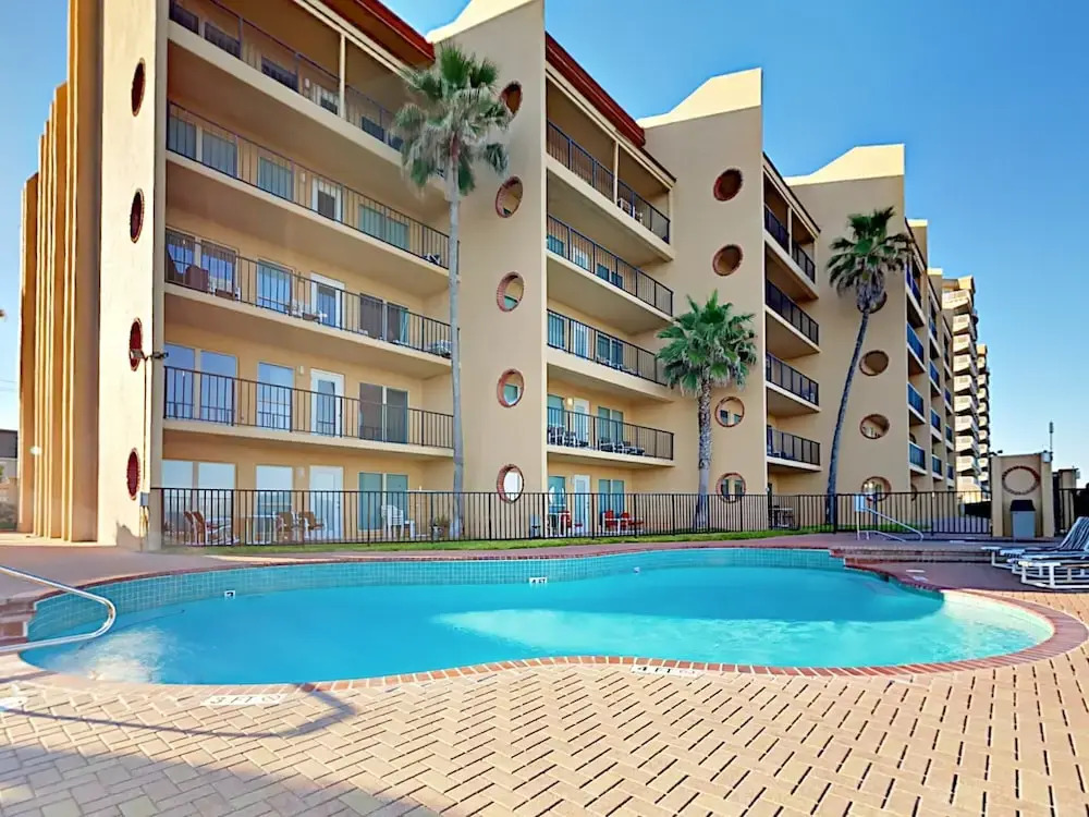 4400 Gulf Blvd Condo Unit 207