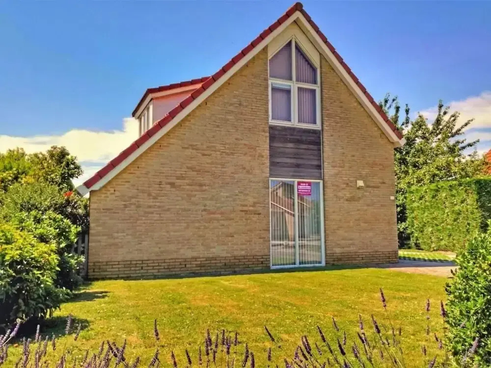 Bungalow in Breskens Near Waterfront Beach