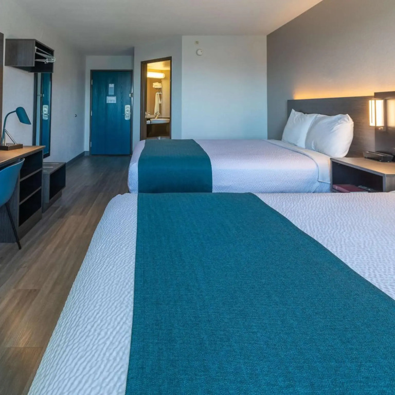 Отель Econo Lodge
