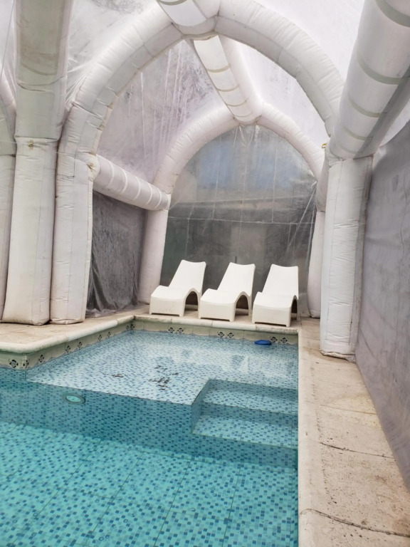 UNICA Casa Centro frente al lago, pileta climatizada, 4 dorm, 3 baños, 3 autos, aire