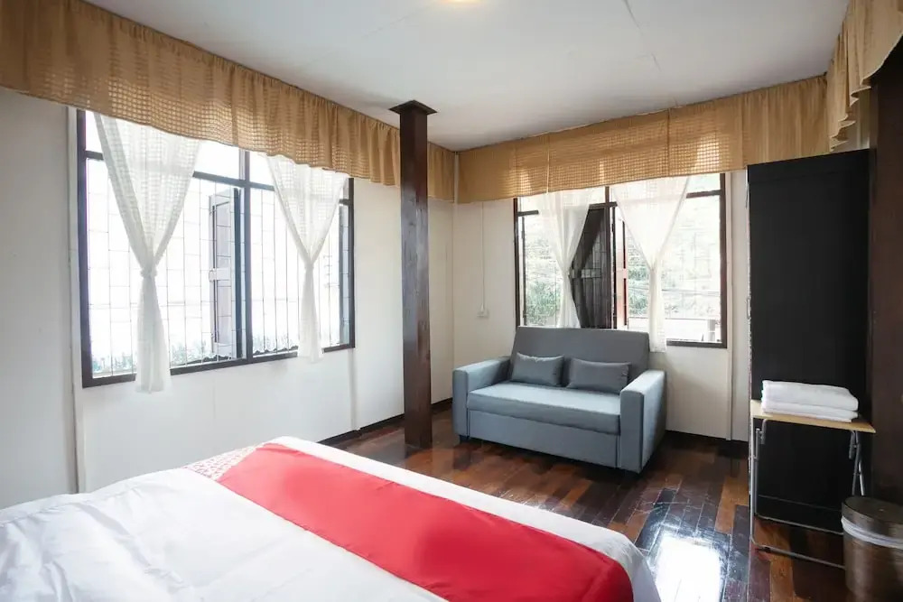 Oyo 708 All Red Hostel Chiang Mai
