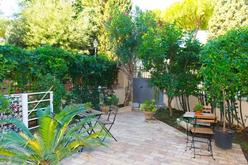 Domus Aurea B&B and Suites
